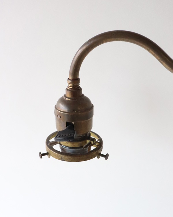 "FARIES" Carved Arm Table Lamp / A