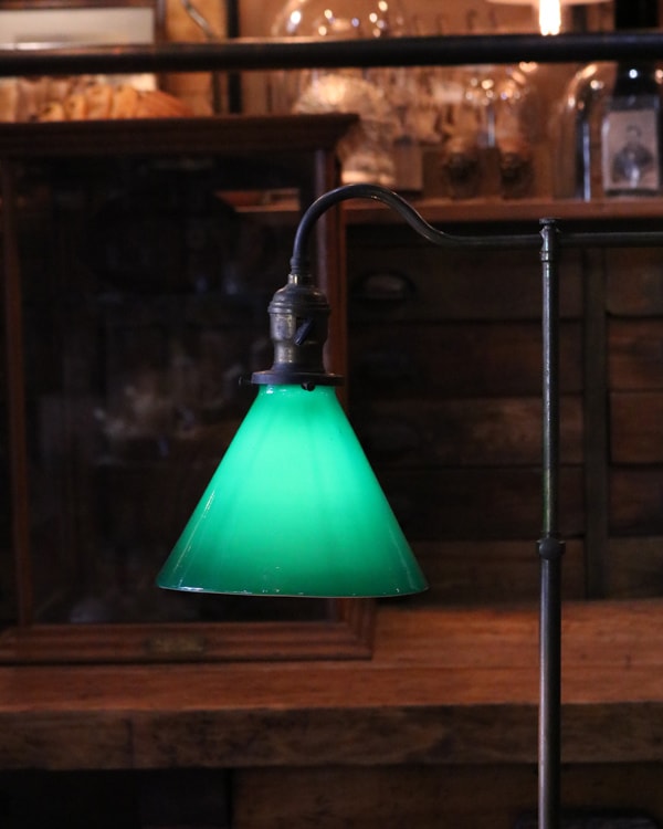 "FARIES" Carved Arm Table Lamp / A