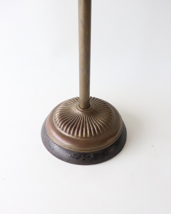 "FARIES" Carved Arm Table Lamp / A