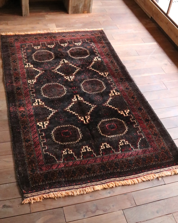 トライバロバルーチスターンヴィンテージオールドラグ 109 X177cm