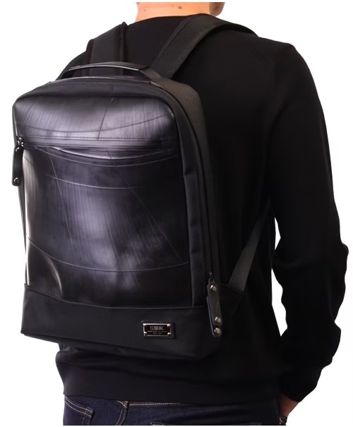美品 ✨️ DIESEL リュック 防水 PUコーティング 黒 PC A4可 美品 ✨️ DIESEL リュック 防水 PUコーティング 黒 PC A4可