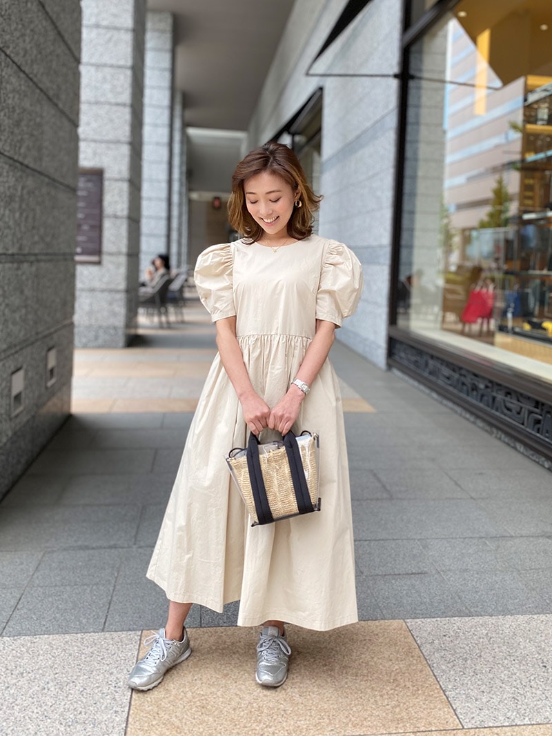 小柄でキュート パフ袖Vバックワンピース/ST.ROONEY 小柄でキュート パフ袖Vバックワンピース/ST.ROONEY