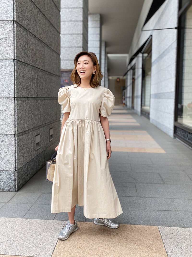 小柄でキュート パフ袖Vバックワンピース/ST.ROONEY
