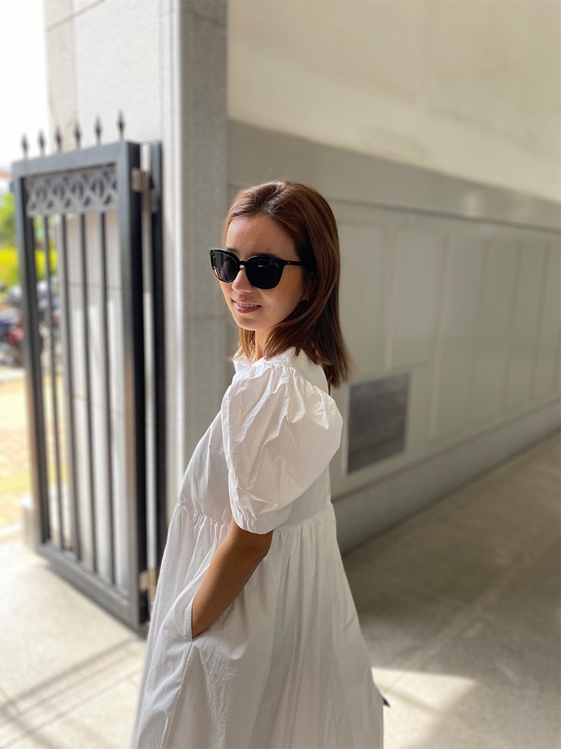小柄でキュート パフ袖Vバックワンピース/ST.ROONEY 小柄でキュート パフ袖Vバックワンピース/ST.ROONEY