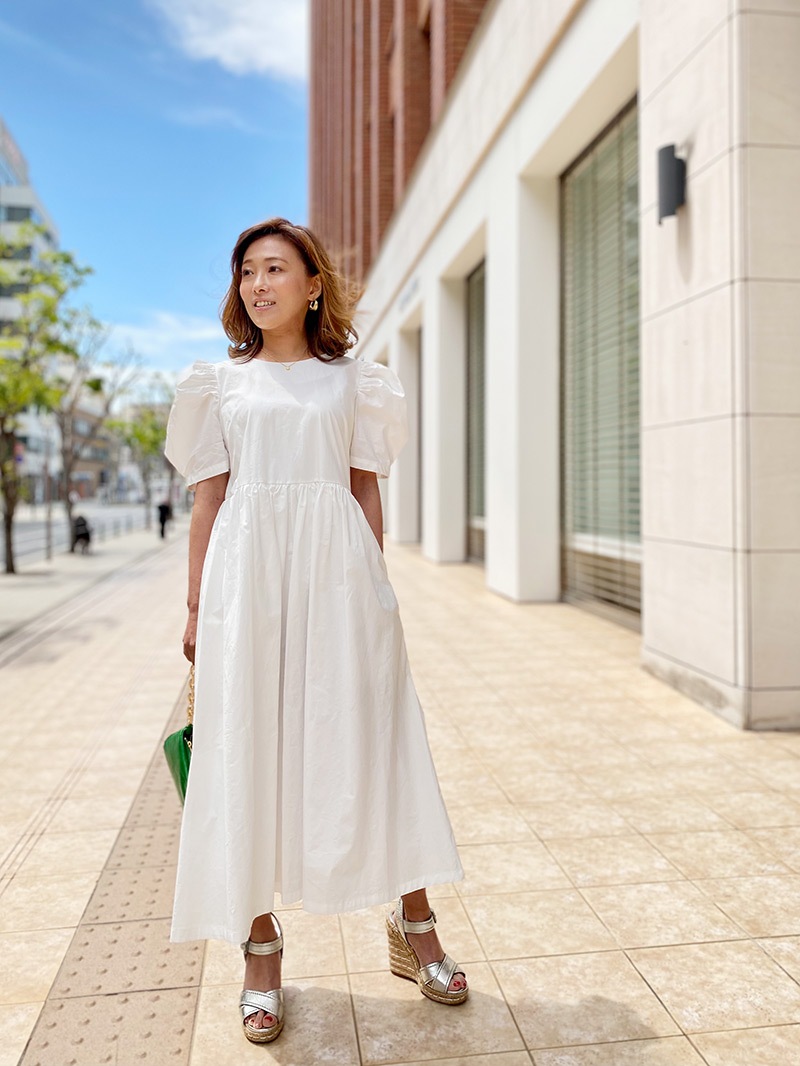 小柄でキュート パフ袖Vバックワンピース/ST.ROONEY 小柄でキュート パフ袖Vバックワンピース/ST.ROONEY