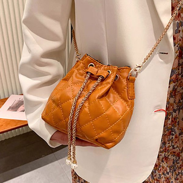 キルティングデザインゴールドチェーンミニショルダーバッグ