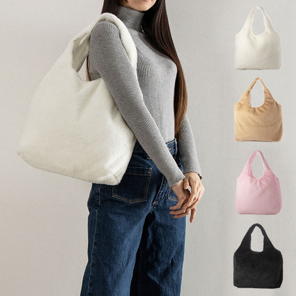 NIKE フェイク ファー トートバッグ WOMEN'S FAUX FUR TOTE BAG