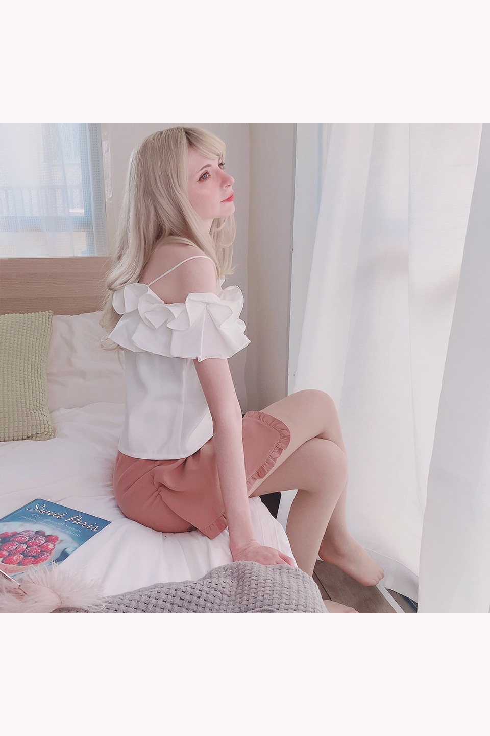 フリルオフショルトップス