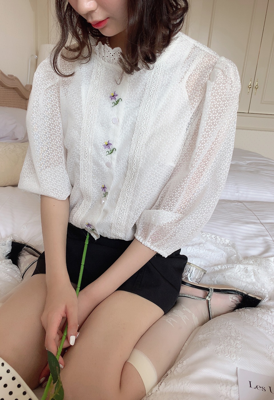 フラワー刺繍シースルーブラウス