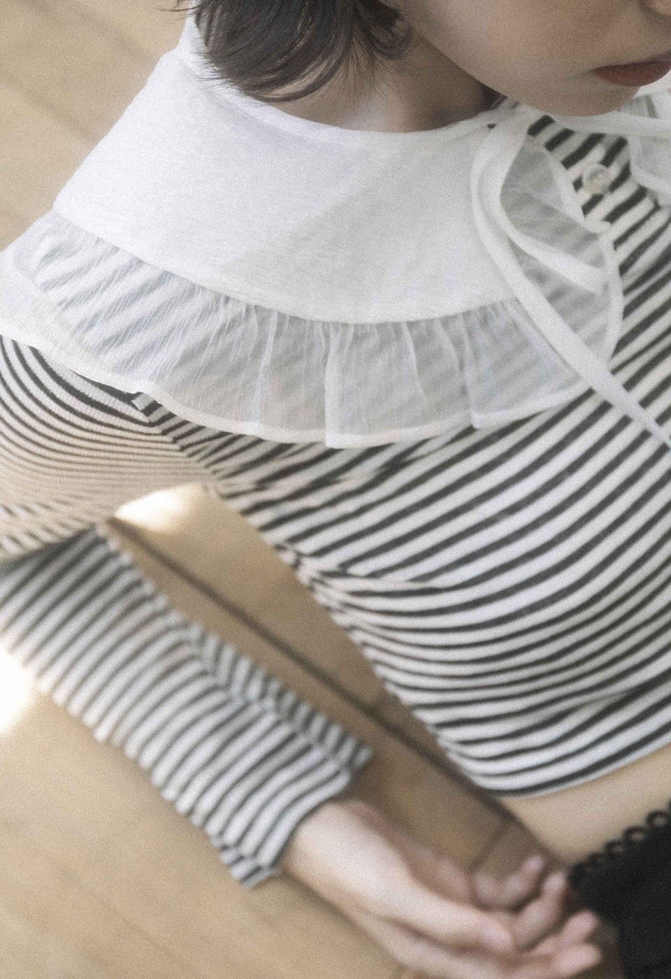 border frillcollar tops