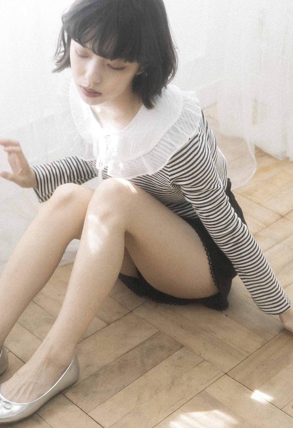 border frillcollar tops
