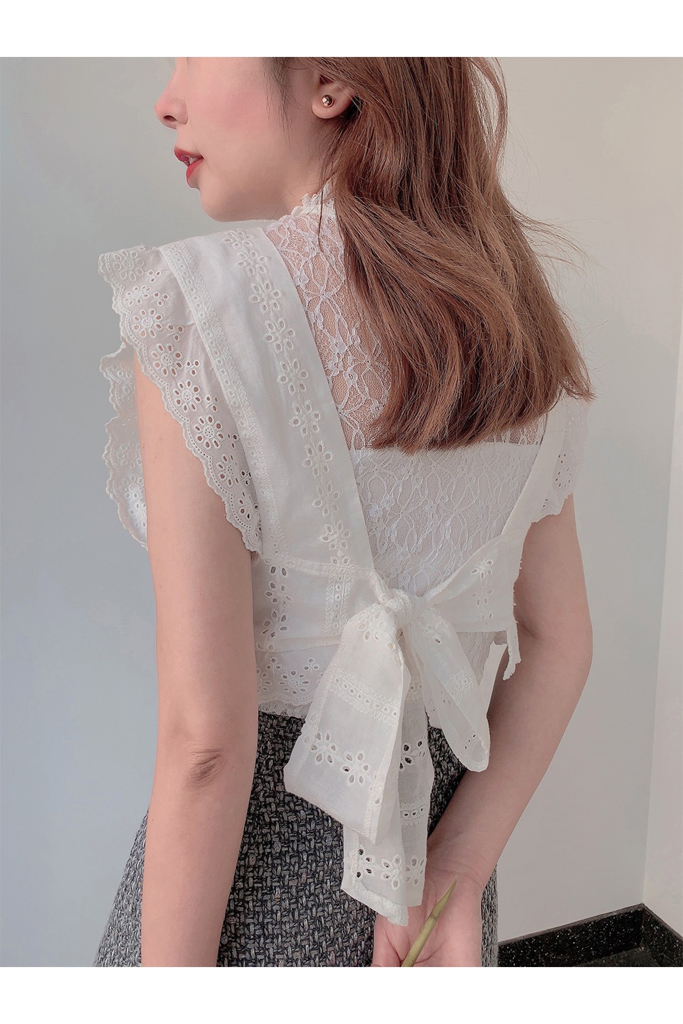 バックリボンフリル刺繍ビスチェ