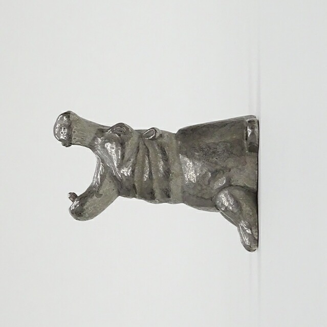 口を開けたカバのフック