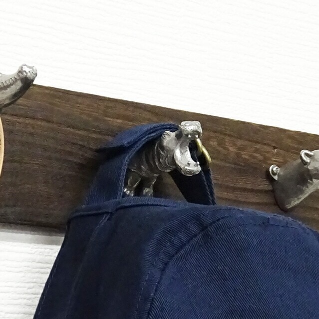 口を開けたカバのフック