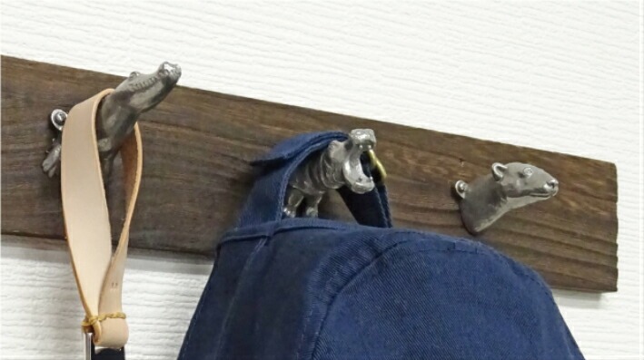 口を開けたカバのフック