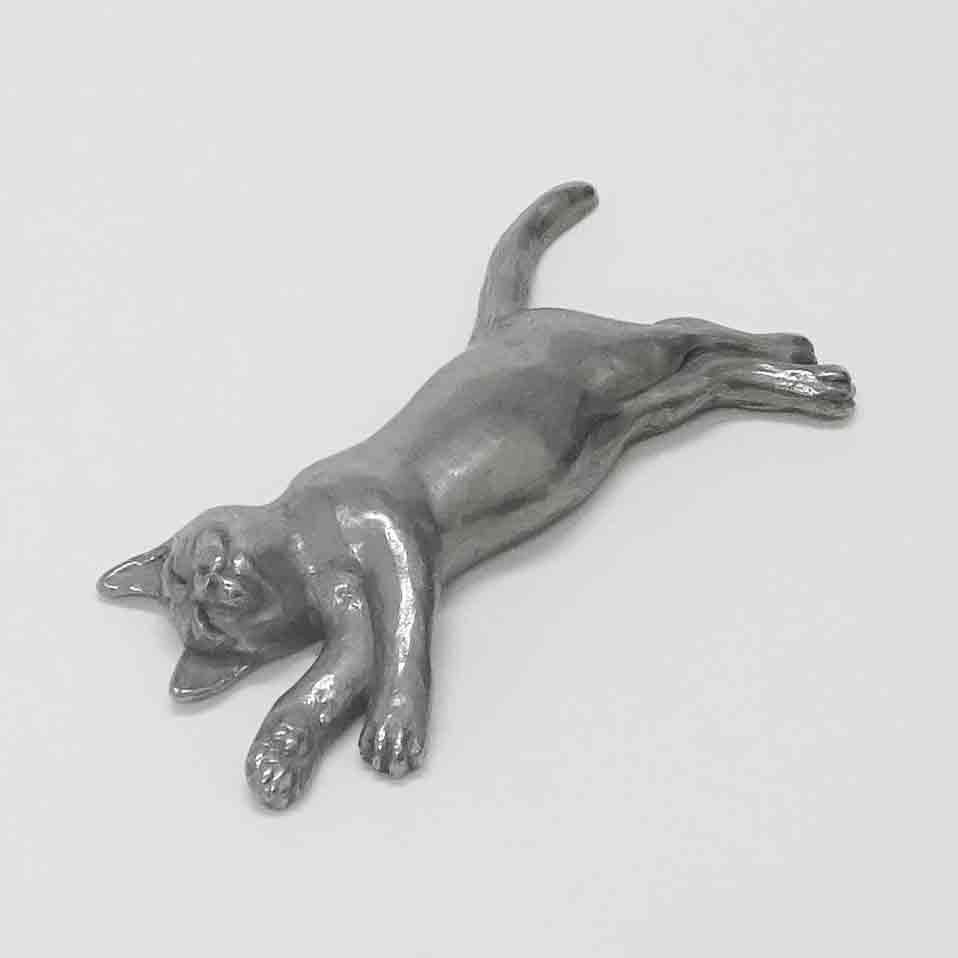 ねているネコ(大)