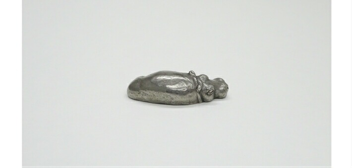 ねている子どもカバ(小)