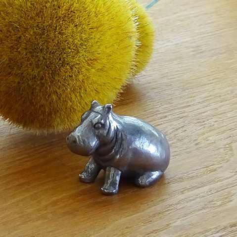 おすわり子どもカバ(小)