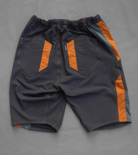 DC GRAPHITE 1/2 SHORTS（グラファイト1/2ショーツ）