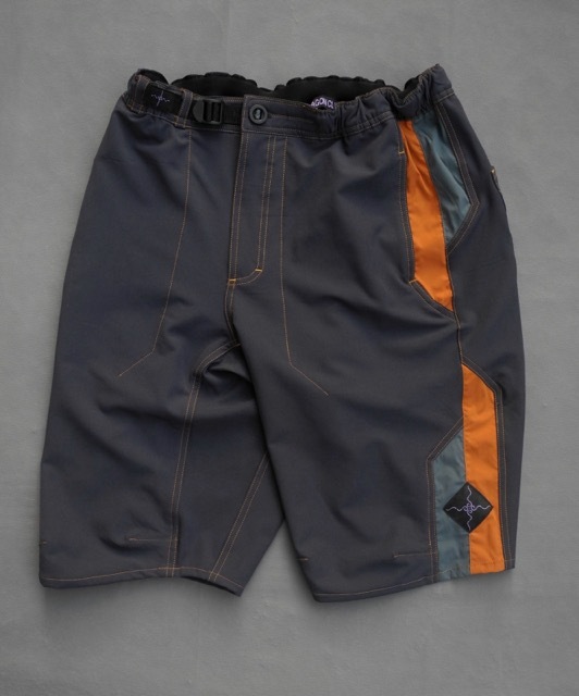 DC GRAPHITE 1/2 SHORTS（グラファイト1/2ショーツ）