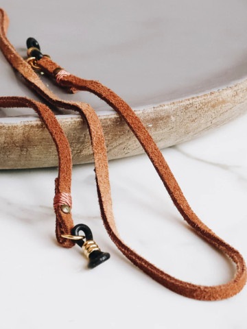 Minimalistic brown gold