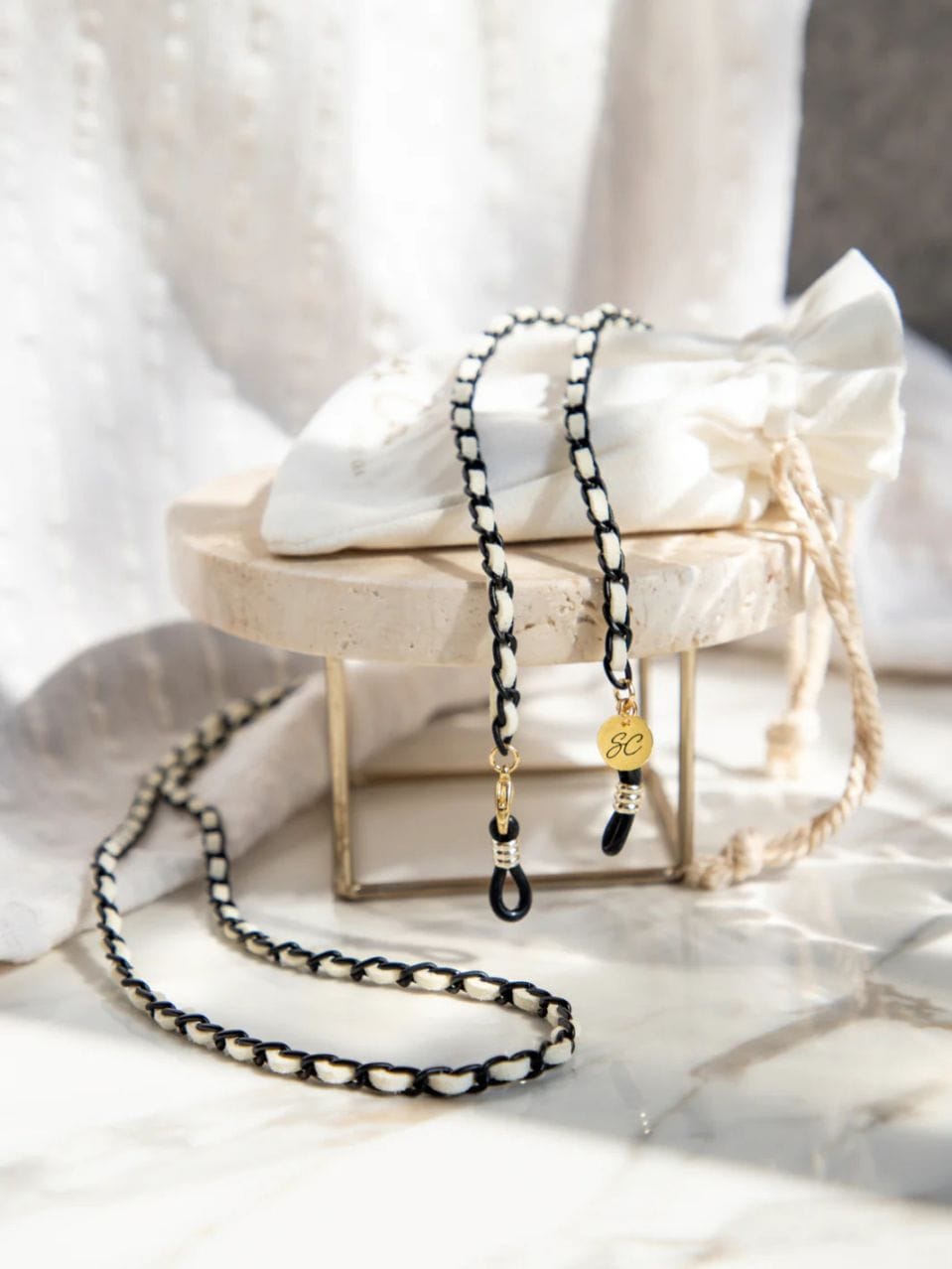 Classy C white black