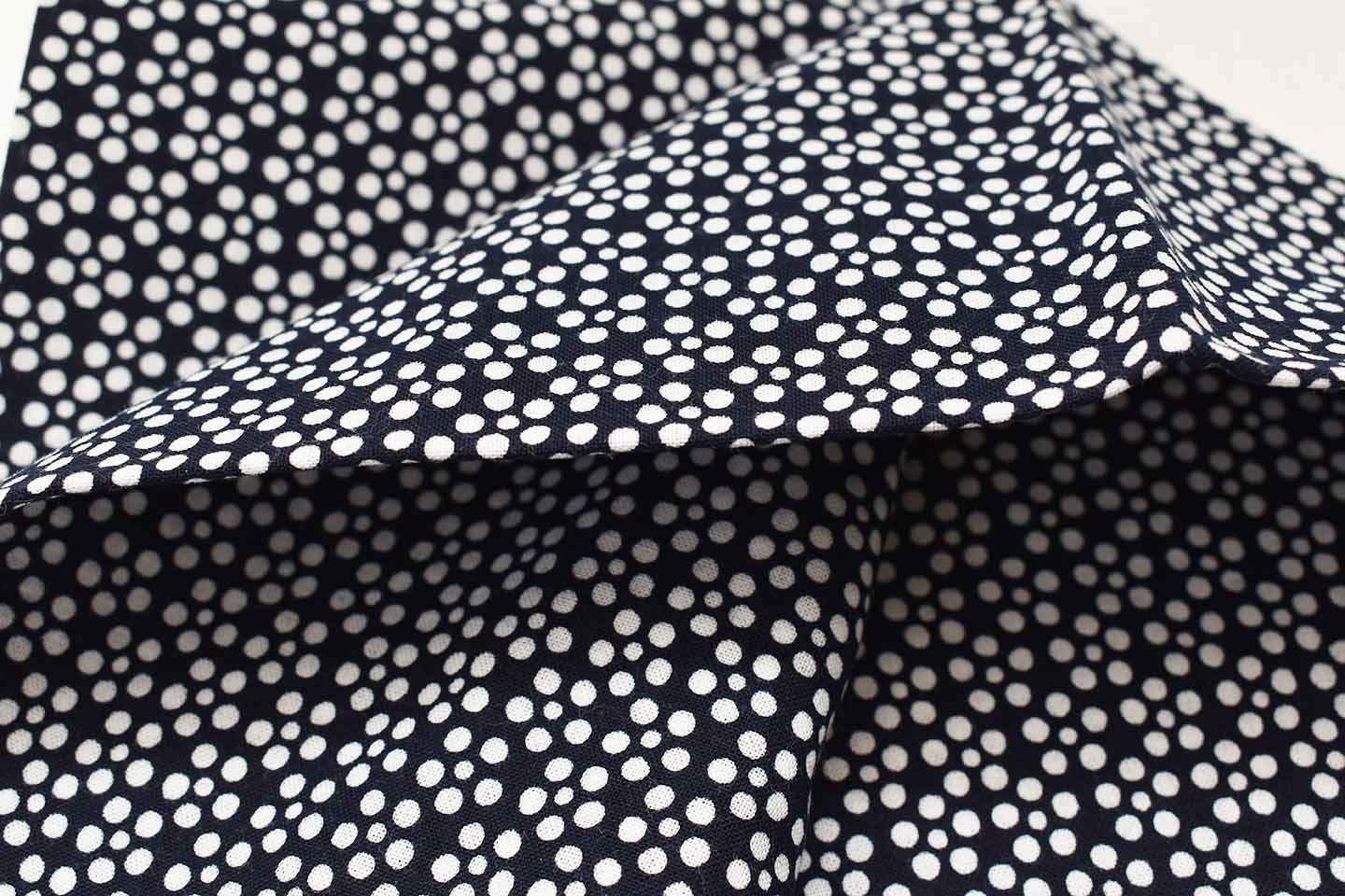 あわせてどうぞ！<br>もとになったのは梨園染め手ぬぐいの<a href=http://www.seigandou-popos.co.jp/shop/shopdetail.html?brandcode=000000000051&search=%C7%DF%C8%AD&sort==