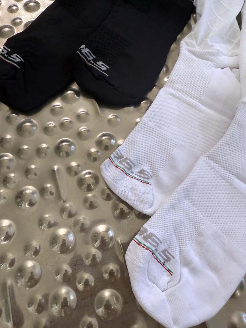 Q36.5〉Aero Socks エアロ ソックス _Black | Q36.5 | SUNNYSIDE松谷