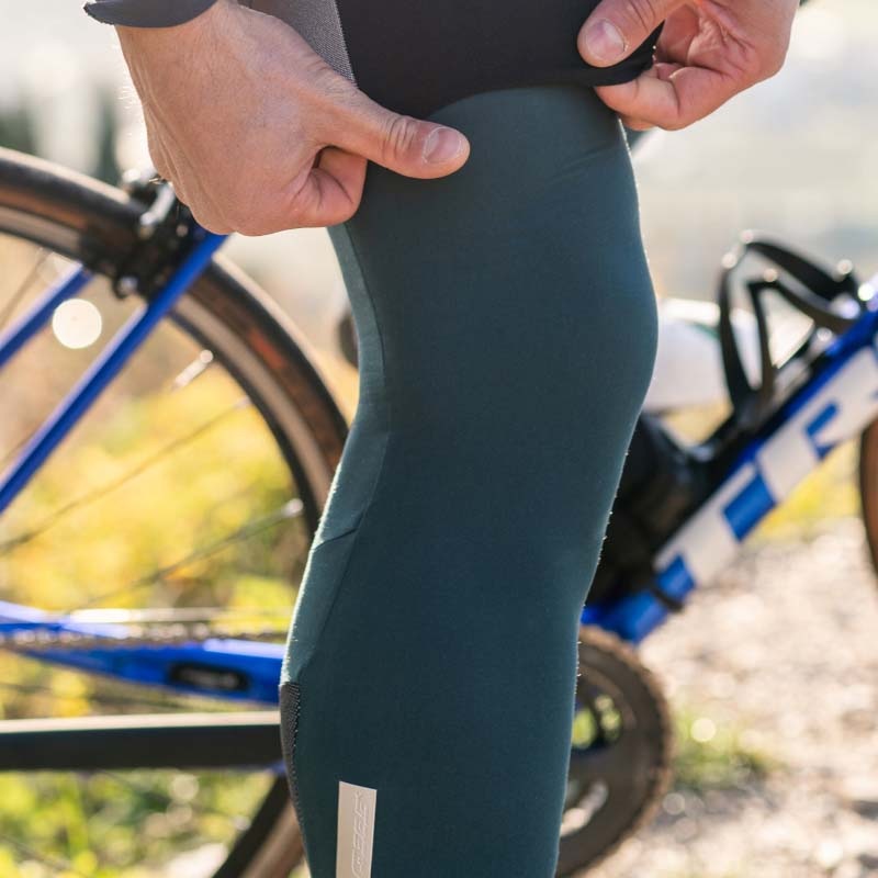 Q36.5〉ウルフ レッグ ウォーマー _AustralianGreen | Q36.5