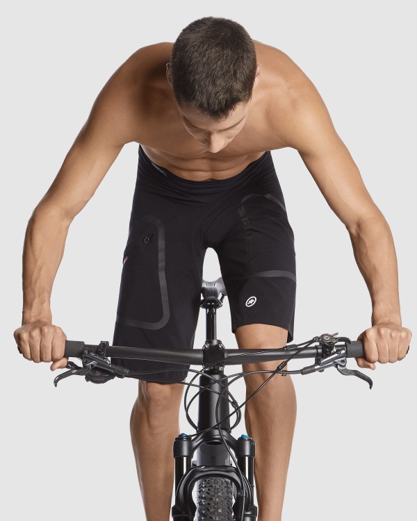 ASSOS〉TRAIL TACTICA カーゴショーツ ST T3 _Black | ASSOS