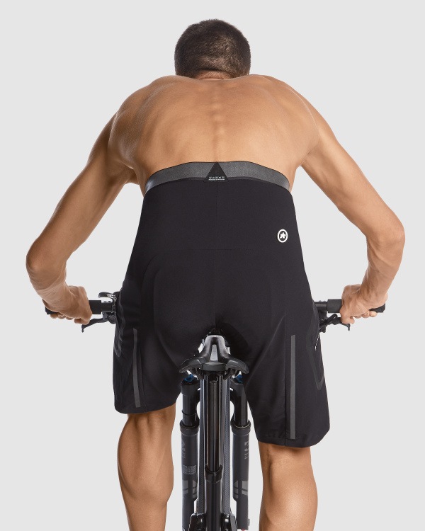 ASSOS〉TRAIL TACTICA カーゴショーツ ST T3 _Black | ASSOS