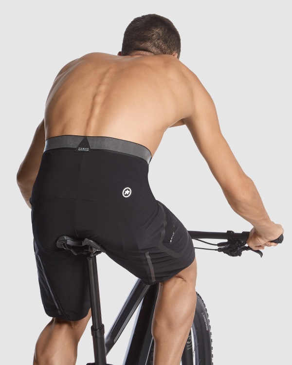 ASSOS〉TRAIL TACTICA カーゴショーツ ST T3 _Black | ASSOS
