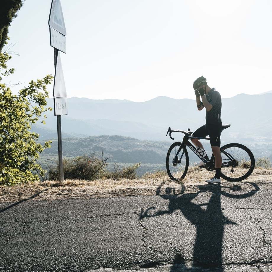 Q36.5〉ビブショーツ エッセンシャル 2024 _Black | Q36.5 | SUNNYSIDE