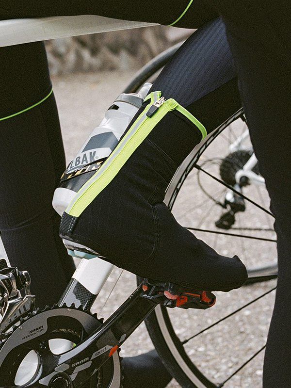 Q36.5〉UFハイブリッド シェルレッグウォーマー _Black | Q36.5