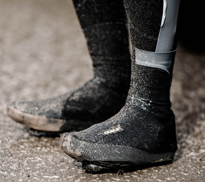 SALE〈Q36.5〉ハイブリッドオーバーシューズ _Black | Q36.5