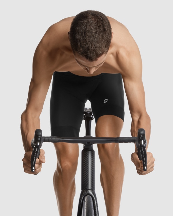 ウェア assos MILLE GT HALF SHORTS C2 M BLK ASSOS〉MILLLE GT HALF SHORTS ハーフ ショーツ C2 _BlackSeries