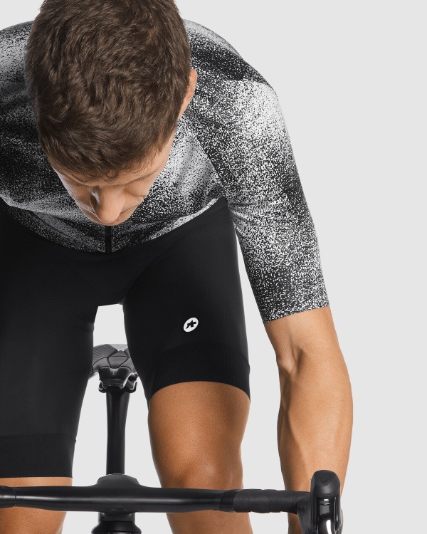 assos アソス　 MILLE GT C2EVO 密かにアップデートされた袖のフィット感。ロングライドの定番ジャージ