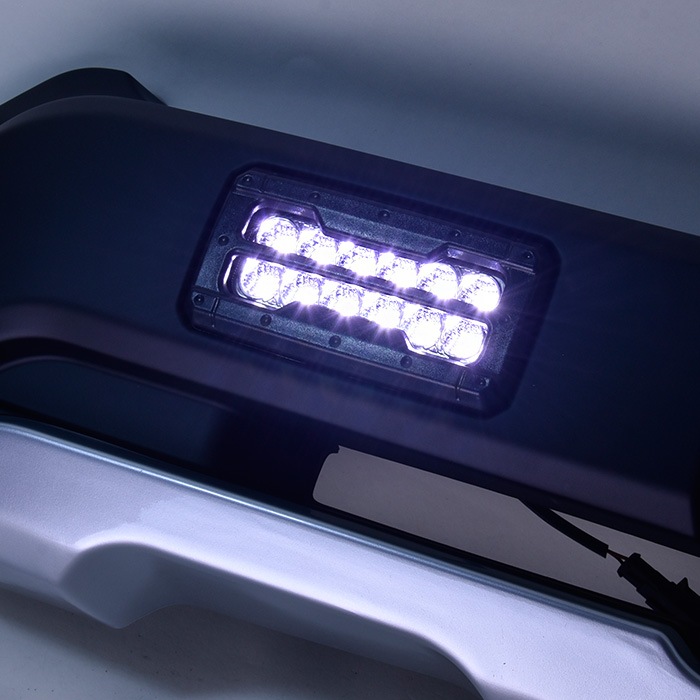 トヨタ 200系ハイエース 標準ボディ LEDデイライト付き