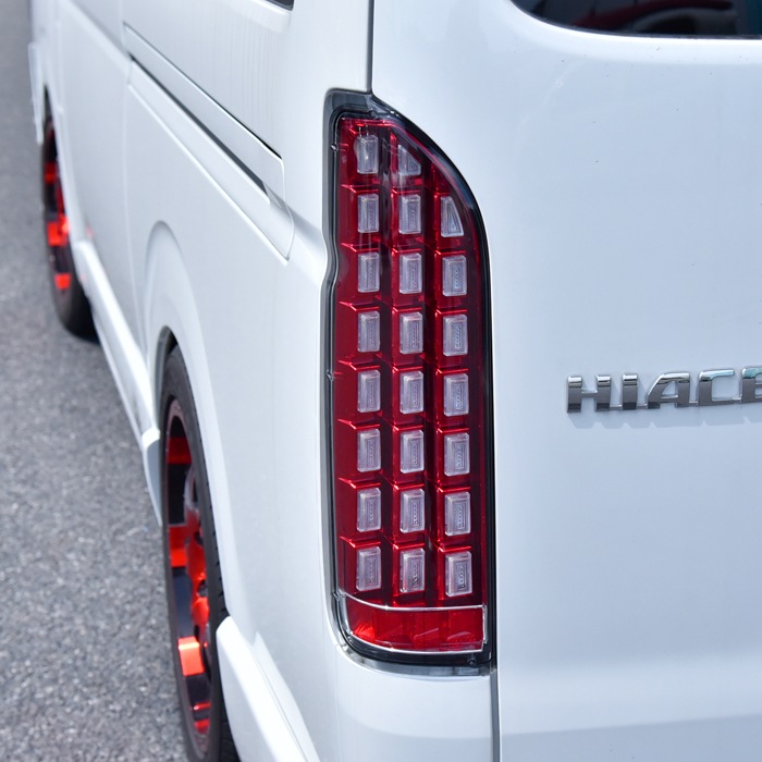 ハイエース 200系 テールランプ 流れる ウィンカー フルLED ブロック