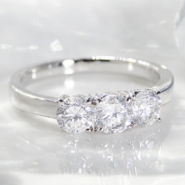 pt900 スリーストーン　ダイヤモンド リング【1.0ct】
