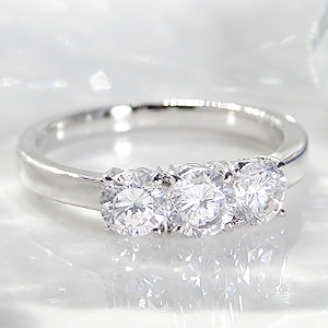 pt900 スリーストーン　ダイヤモンド リング【1.0ct】