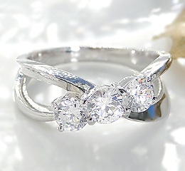 pt900 1.0ct スリーストーン クロスライン ダイヤモンドリング☆ボリューム感と輝きは圧巻！