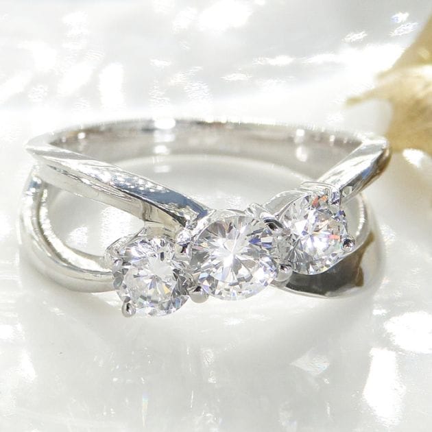pt900 1.0ct スリーストーン クロスライン ダイヤモンドリング☆ボリューム感と輝きは圧巻！