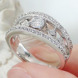 pt900 ゴージャス ダイヤモンド リング【0.76ct】中石0.3ctの大粒ダイヤ