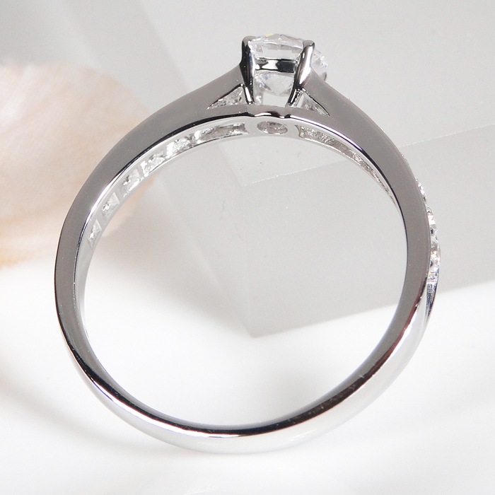 【中央宝研鑑定書付】pt950 中石 大粒0.3ct ハートアンドキューピッド ダイヤモンド リング【0.58ctUP】 csr0302-pt