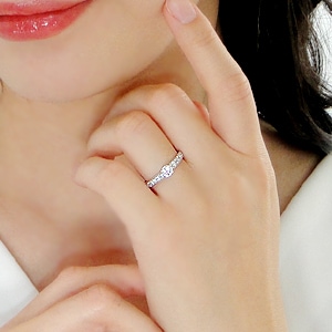 【中央宝研鑑定書付】pt950 中石 大粒0.3ct ハートアンドキューピッド ダイヤモンド リング【0.58ctUP】csr0302-pt