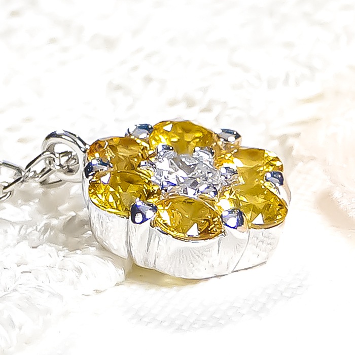 Pt900 イエローサファイア フラワーネックレス