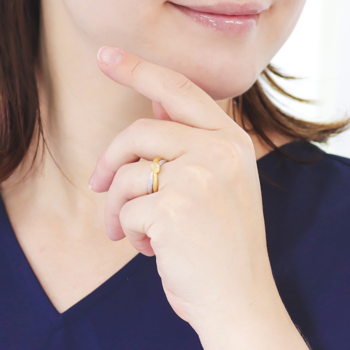 Pt950&K18YG スネークリング【0.02ct】