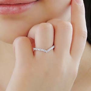 Pt950 ダイヤモンドV字ハーフエタニティリング