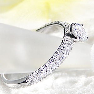 pt950 ダイヤモンド リング【中石 0.3ct H-SI-Good】【0.76ct】　csr0306-pt
